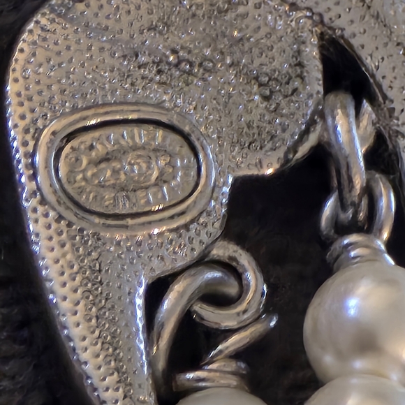 CHANEL Silver and Pearl Star Dangle Earrings - Picture 10 of 10